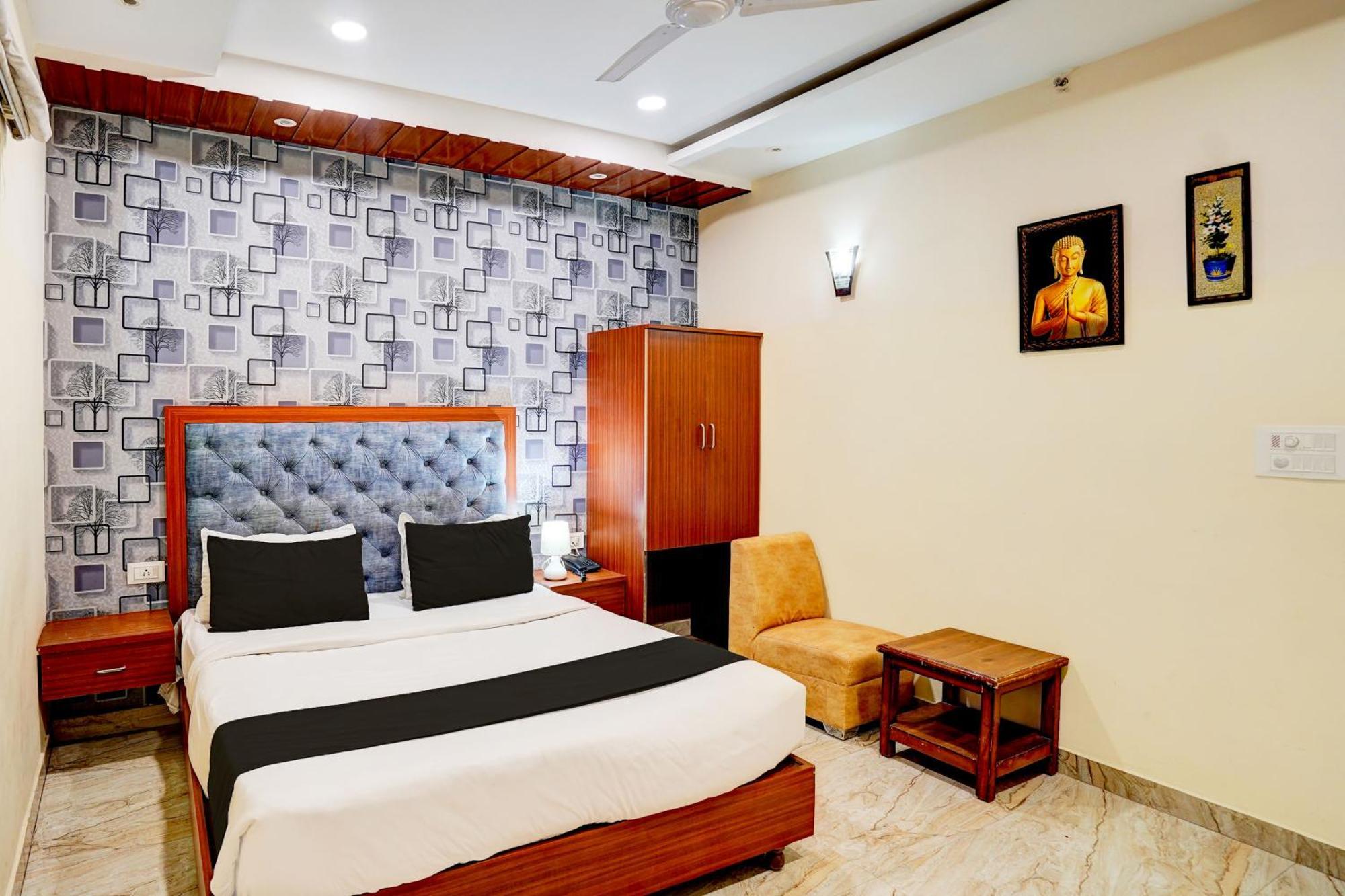 Townhouse Ram Katora Near Vishwanath Temple Formerly Sv Grand Hotel Varanasi Bagian luar foto