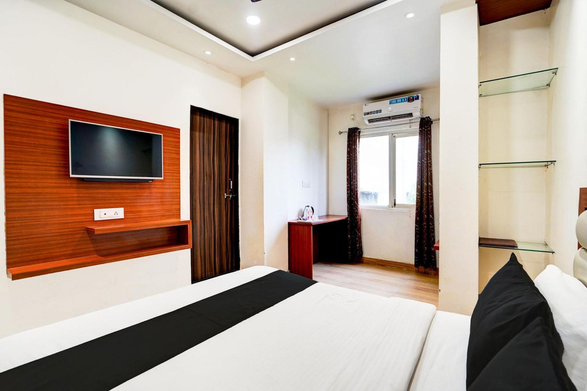 Townhouse Ram Katora Near Vishwanath Temple Formerly Sv Grand Hotel Varanasi Bagian luar foto