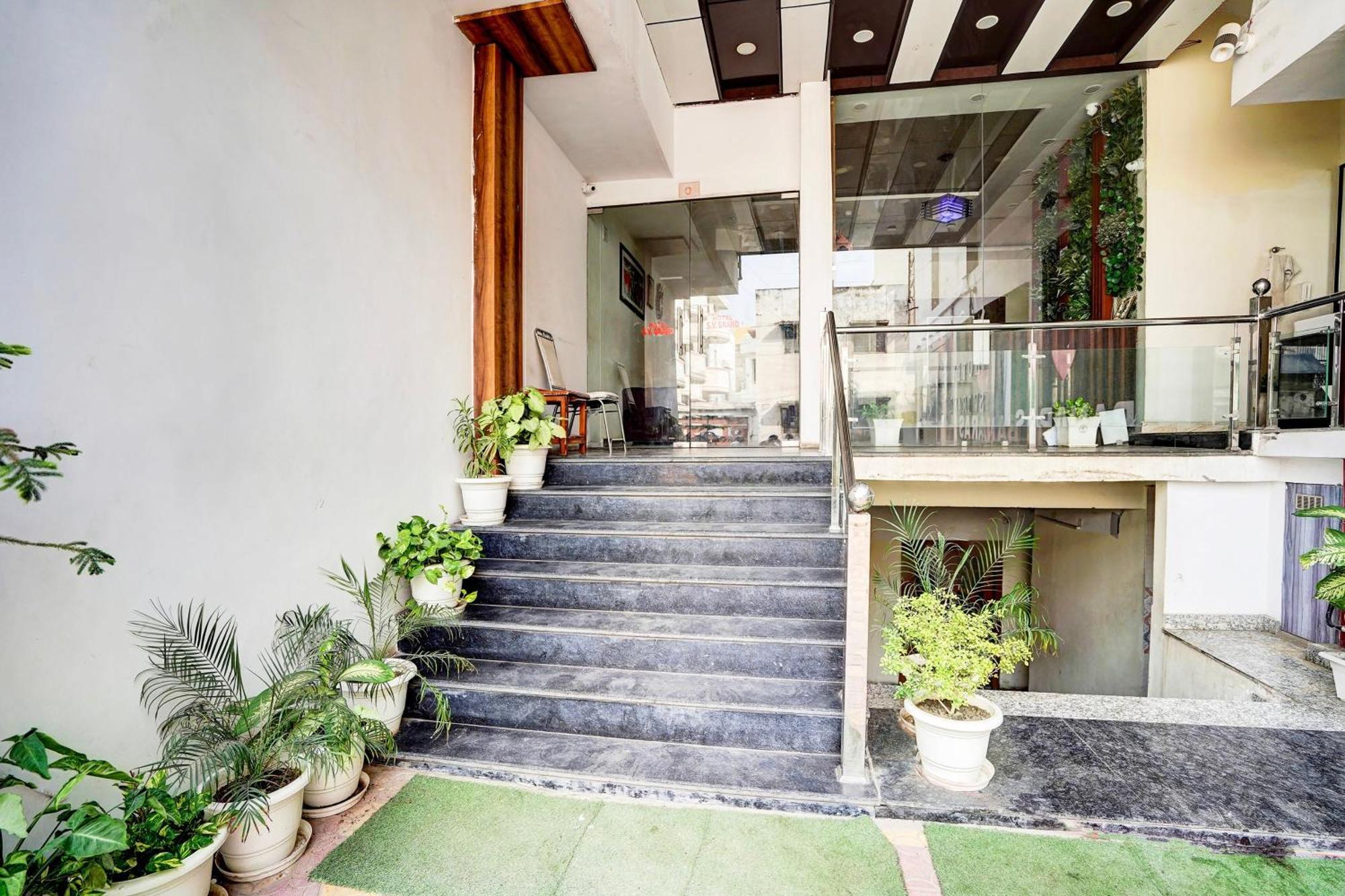 Townhouse Ram Katora Near Vishwanath Temple Formerly Sv Grand Hotel Varanasi Bagian luar foto