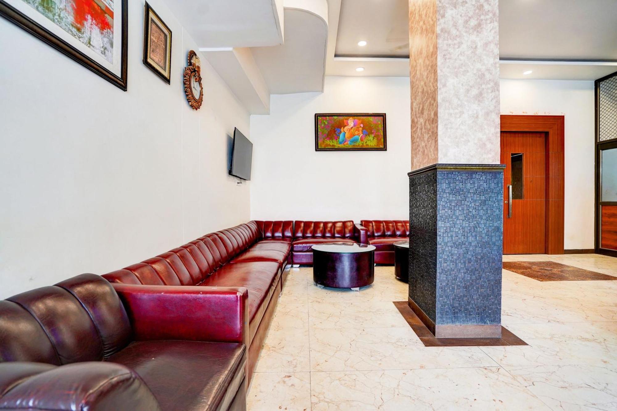 Townhouse Ram Katora Near Vishwanath Temple Formerly Sv Grand Hotel Varanasi Bagian luar foto