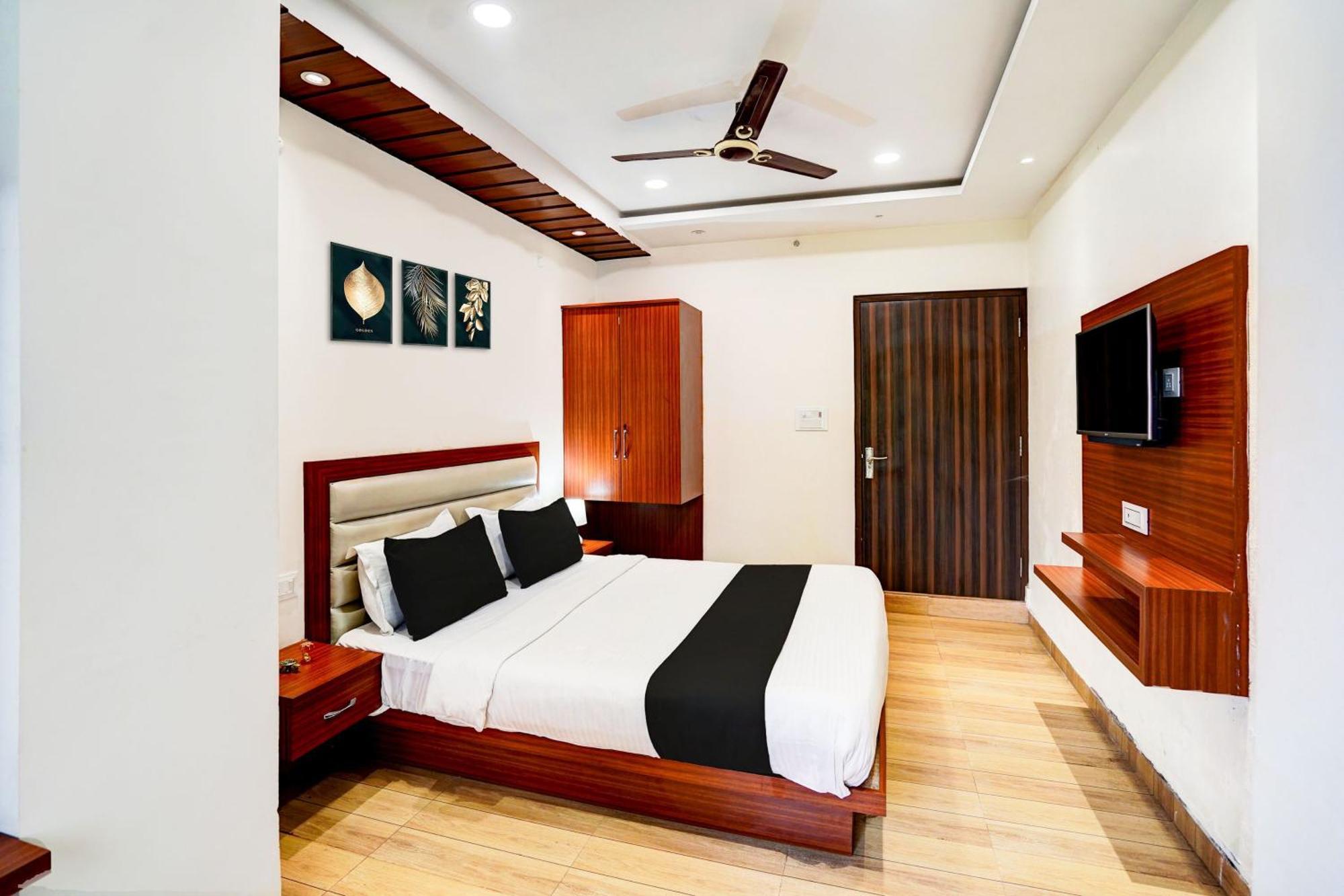 Townhouse Ram Katora Near Vishwanath Temple Formerly Sv Grand Hotel Varanasi Bagian luar foto