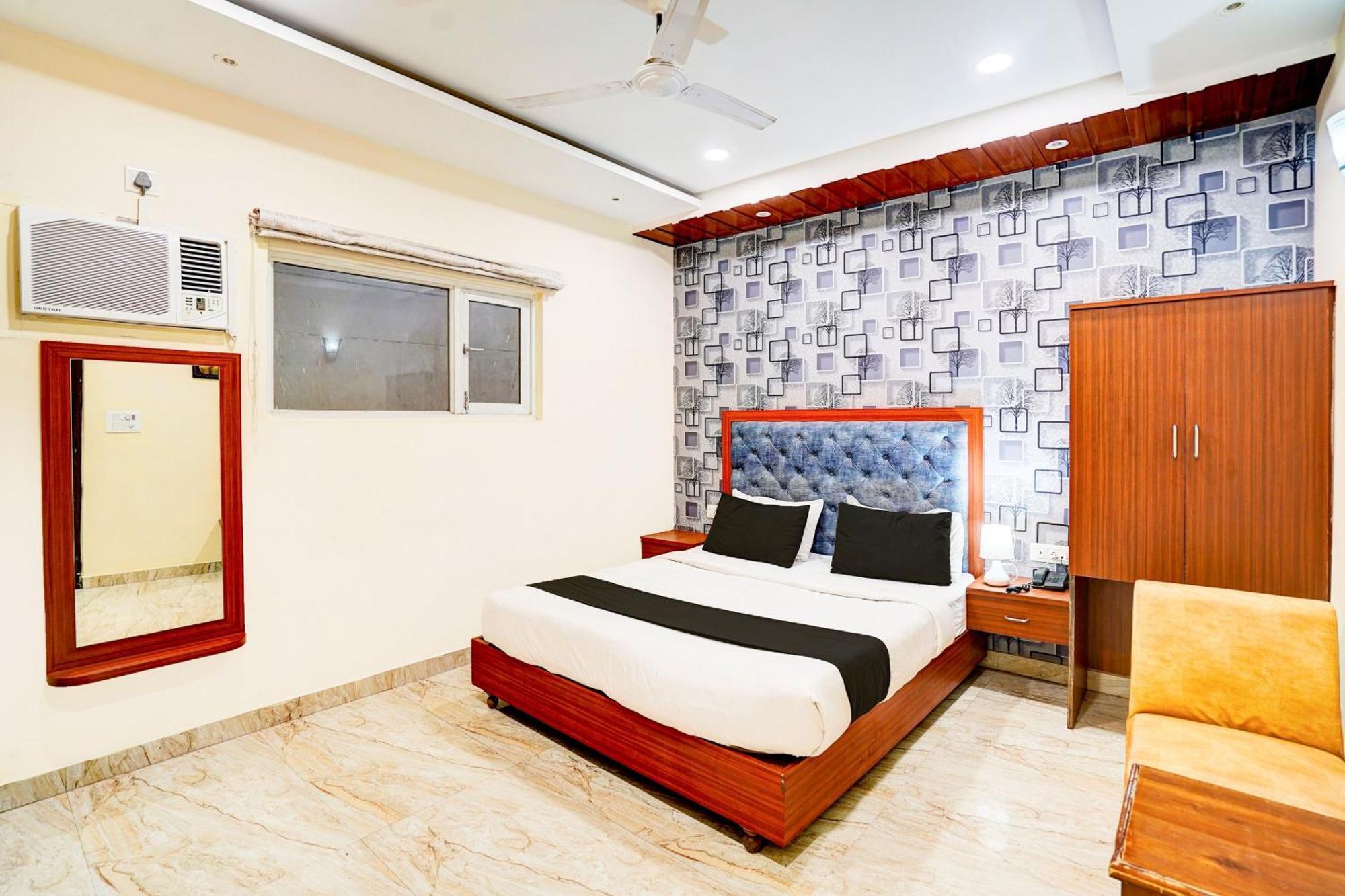 Townhouse Ram Katora Near Vishwanath Temple Formerly Sv Grand Hotel Varanasi Bagian luar foto